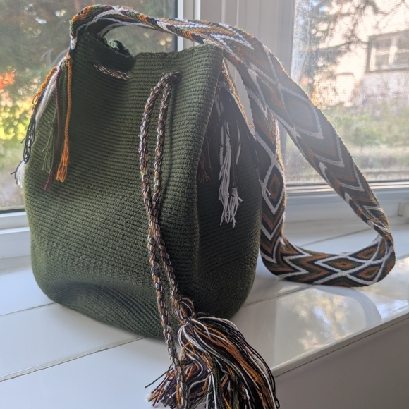 Elegant Olive Green Woven Shoulder Bag - Picture 14 of 14